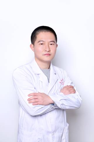 说明: F:\张琳传网站图片\工作人员 博士 导师 改\专职人员和集体照\周亮.jpg